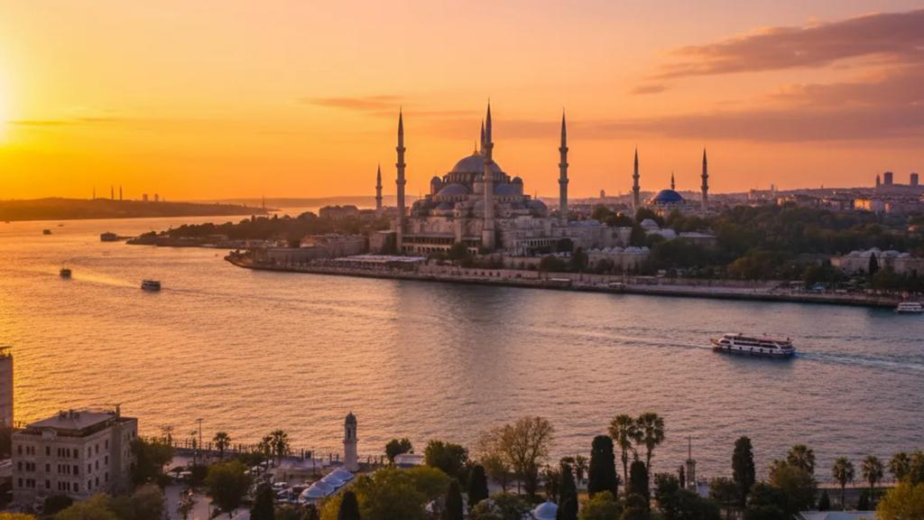 İstanbul'da Boğaz kıyısında akşamüstü, telefonunda bağlı bir mobil sinyal görünen İngiliz gezgin