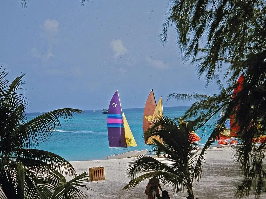Cayman Adaları seyahati - Mobil internet için Cayman Adaları eSIM satın alın