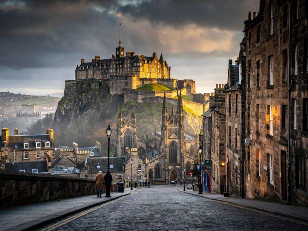 Edinburgh eSIM - Edinburgh, Birleşik Krallık için ön ödemeli seyahat interneti satın alın