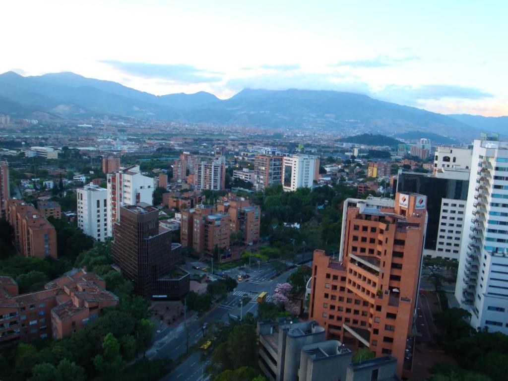 Medellin eSIM - Medellin, Kolombiya için ön ödemeli seyahat interneti satın alın