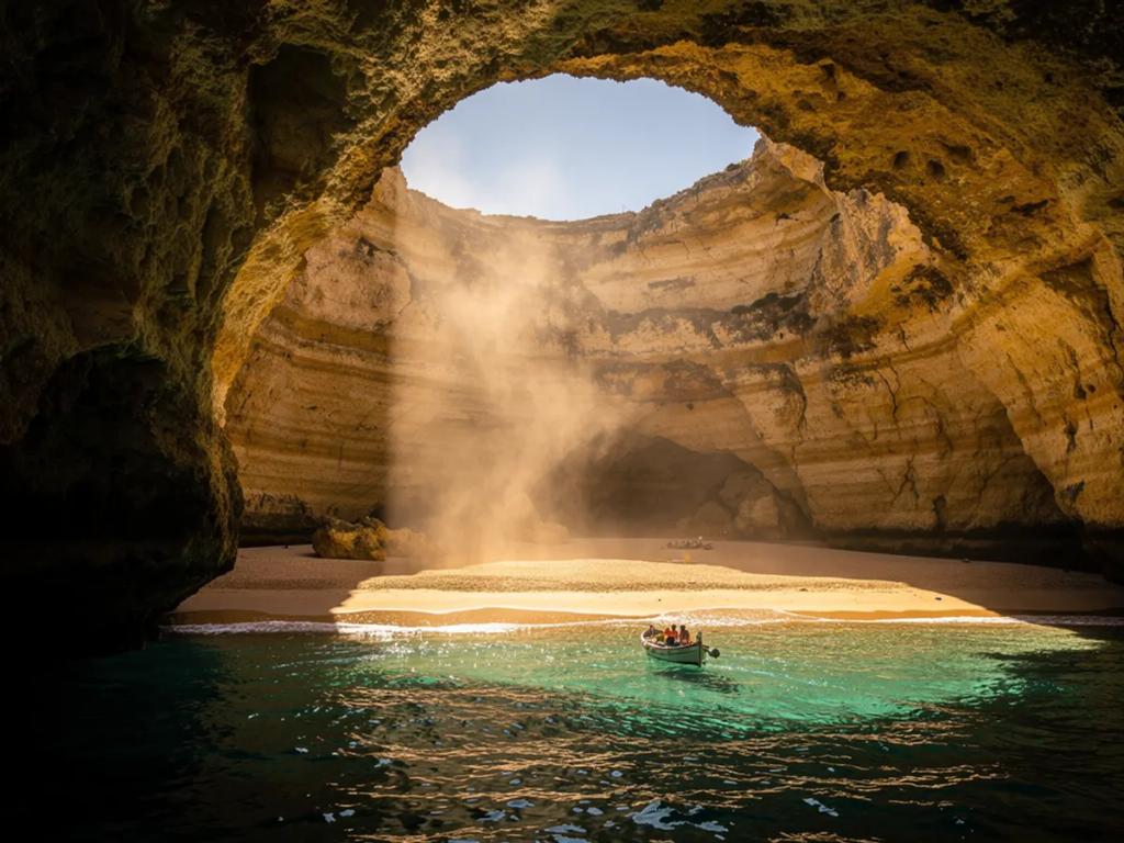 Algarve eSIM - Algarve, Portekiz için ön ödemeli seyahat interneti satın alın