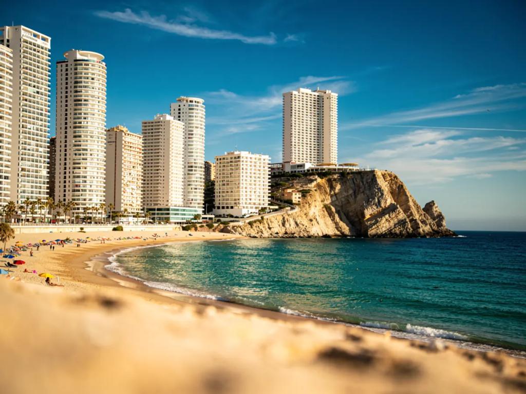 Benidorm eSIM - Benidorm, İspanya için ön ödemeli seyahat interneti satın alın