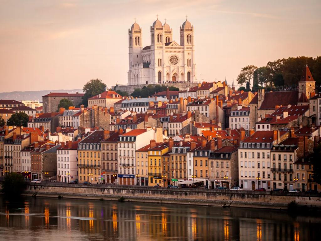 Lyon eSIM - Lyon, Fransa için ön ödemeli seyahat interneti satın alın