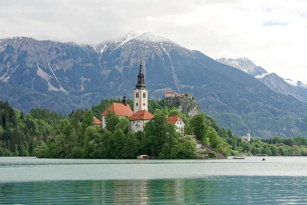 Piran eSIM - Piran, Slovenya için ön ödemeli seyahat interneti satın alın