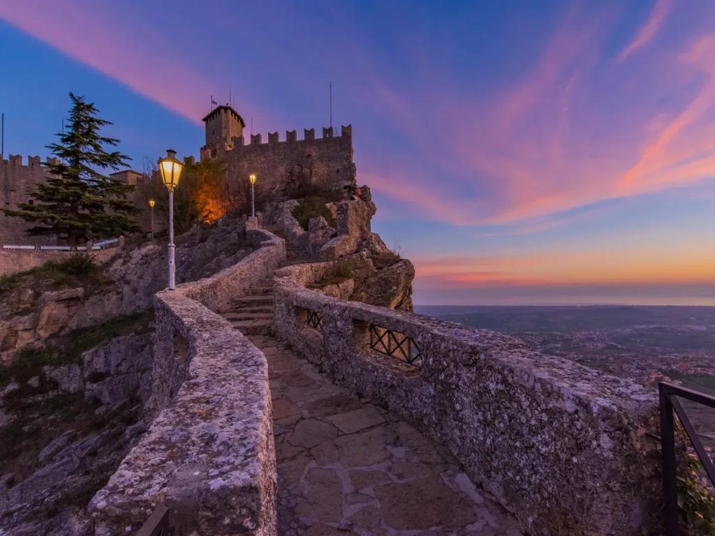San Marino seyahati - Mobil internet için San Marino eSIM satın alın